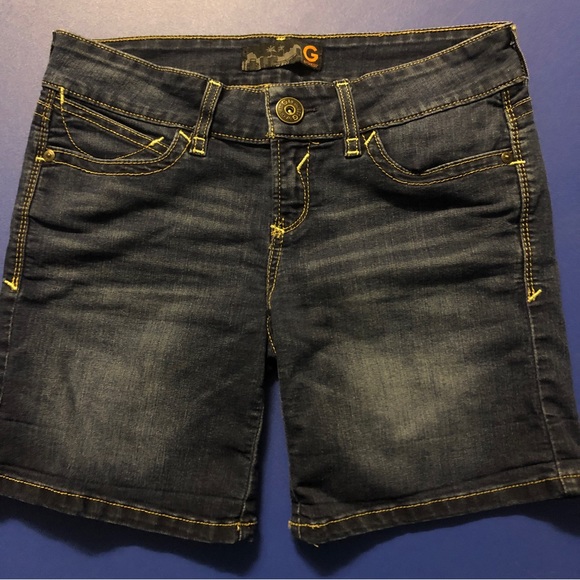 Jean shorts by Guess - Size 25 - Picture 1 of 3